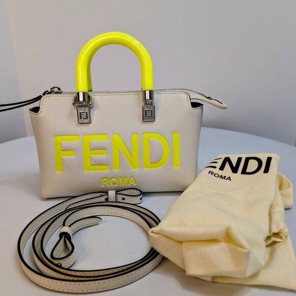 Fendi x Marc Jacobs Peekaboo Top Handle Bag in Cream Leather with Neon Yellow HW - Picture 2 of 14